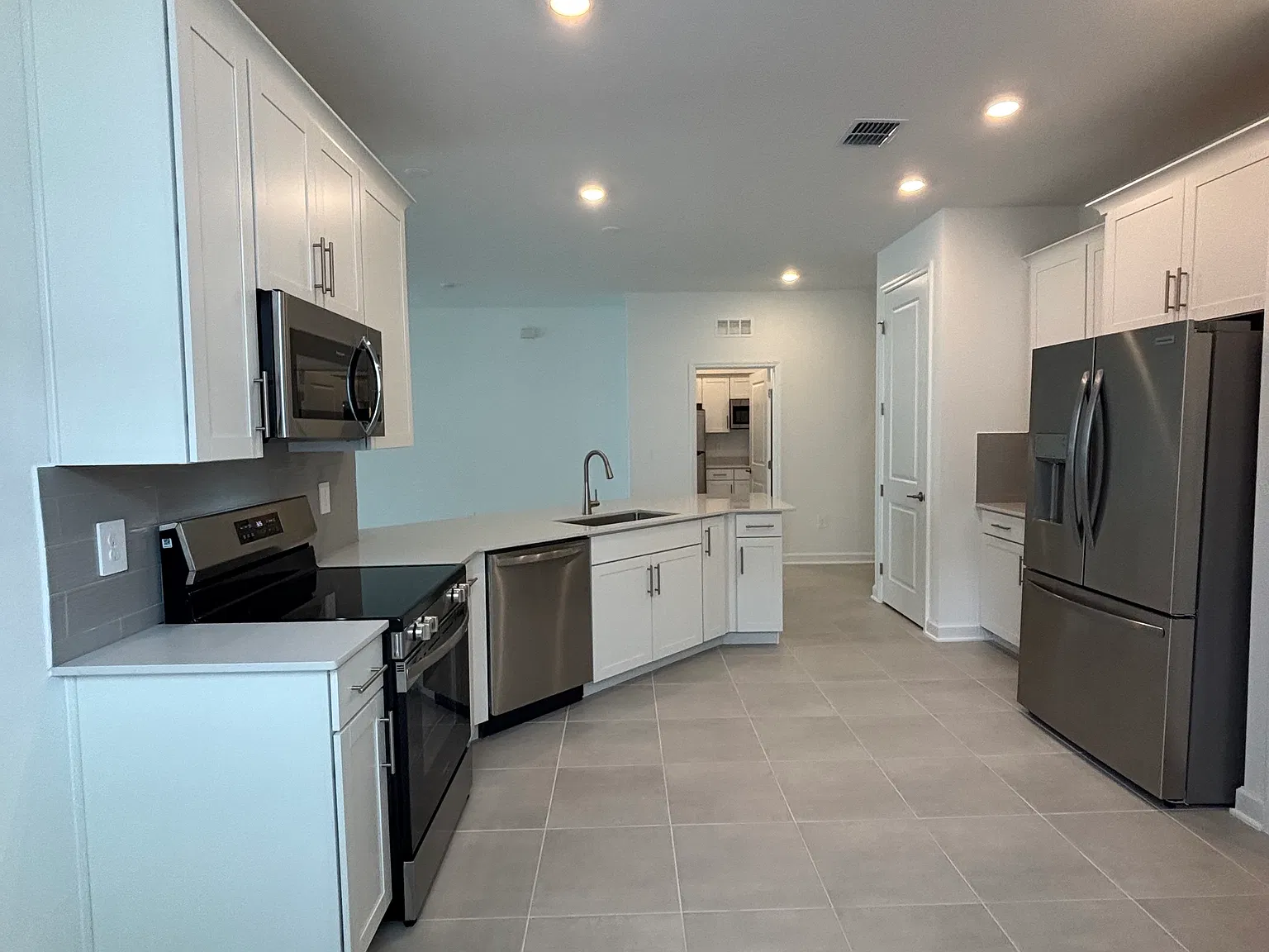 3 bed, 2109 sqft, $2,500 — Photo 4