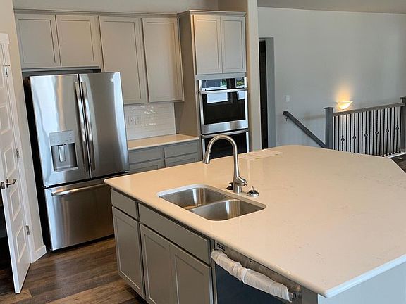 3rd image of 5557 Maidenhead Dr