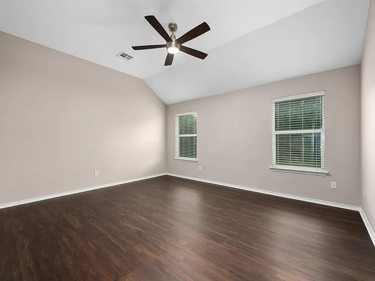 799 Clear Springs Holw — Photo 17