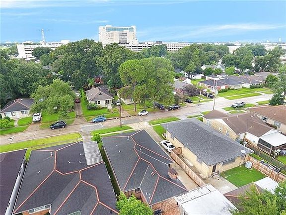 4th image of 141 Barry Ave