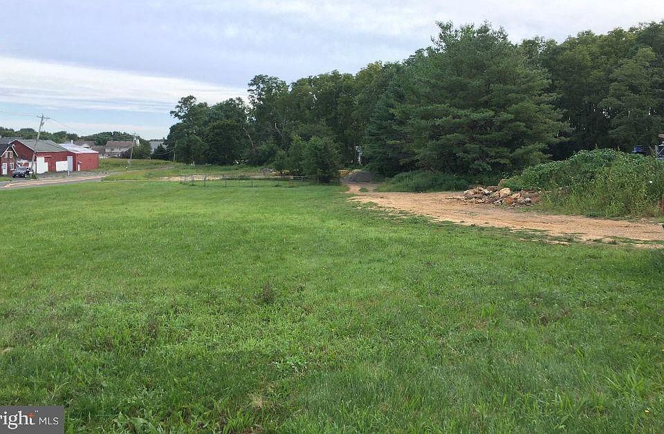 1st image of 202 Mounts Mills Rd