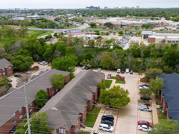 2nd image of 701 Balcones Dr #D