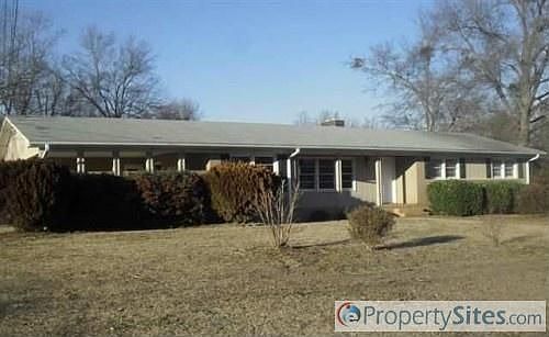 1st image of 207 Woodbury Cir