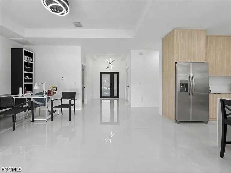 402 Thompson Ave — Photo 26
