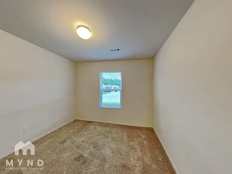 9168 Pleasant Valley Dr — Photo 15