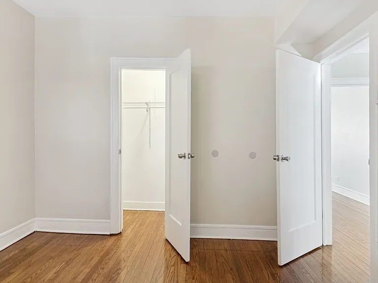 7746 S East End Ave #1 — Photo 3