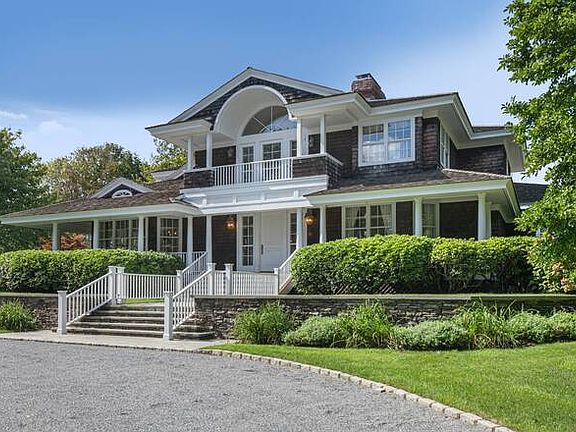 2nd image of 68 Quogue St