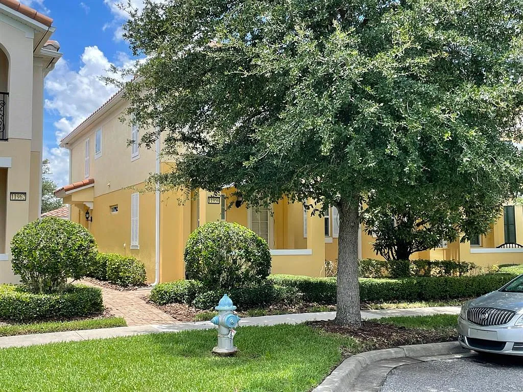 4 bed, 3.0 bath, 1830 sqft, $3,200 — Photo 2