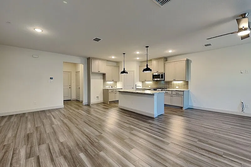 3 bed, 2.5 bath, 2243 sqft, $3,199 — Photo 3