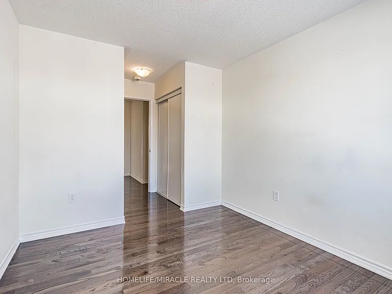 229 Remembrance Rd — Photo 23