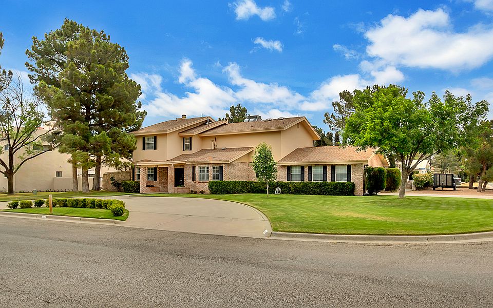 Corner view of Feathermoon Dr
