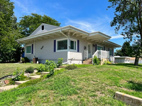 1500 Walnut St, Yankton, SD 57078