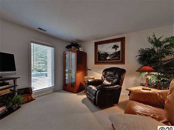 3rd image of 8831 Thornbury Ln