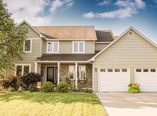 911 Firetree Ave, Baldwin City, KS 66006