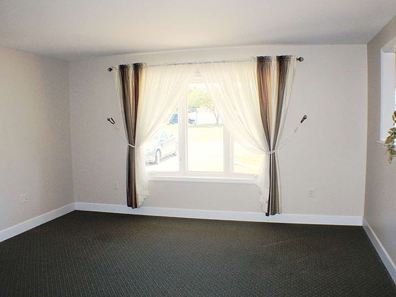 3rd image of 127 SW Wilshire Dr