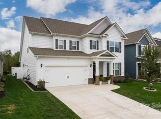 101 Fox Cove Rd, Hendersonville, NC 28792