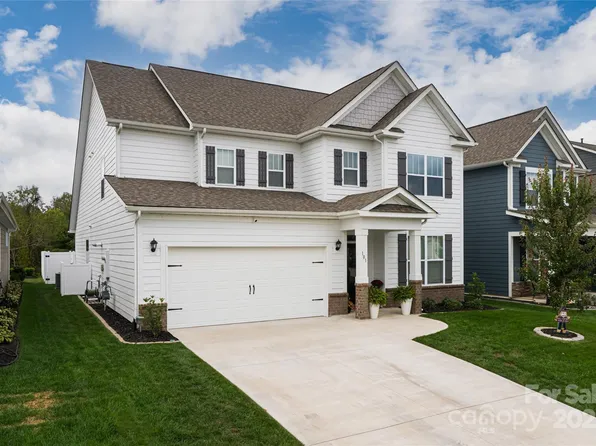 101 Fox Cove Rd, Hendersonville, NC 28792