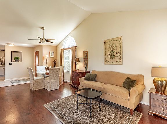 4th image of 140 Winchester Dr APT A