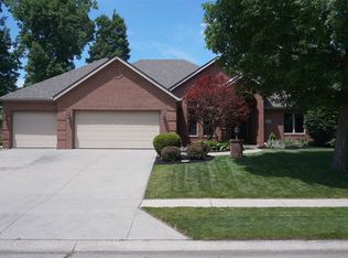815 Woodland Xing, Fort Wayne, IN