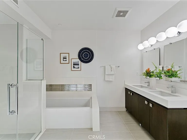 118 N Kings Rd #201 — Photo 17
