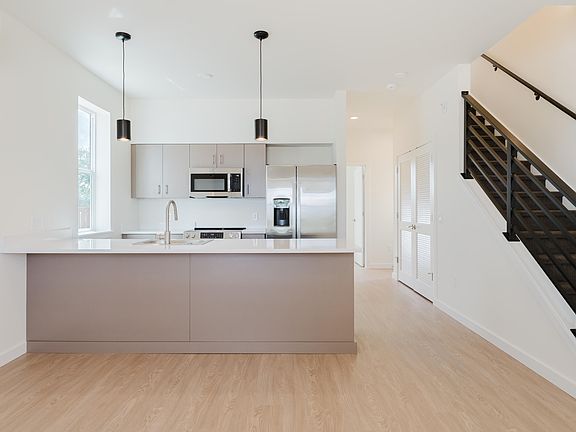 4th image of 317 NW 17th St #2