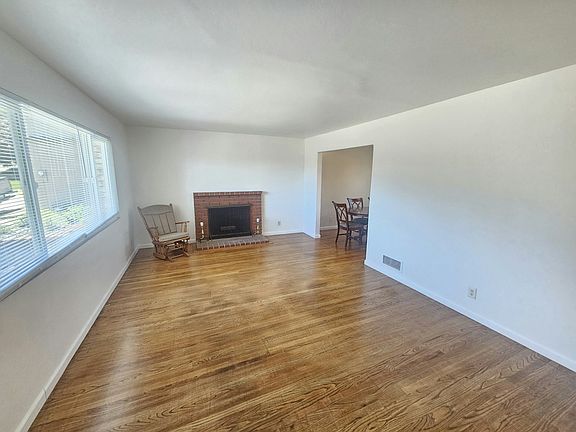 2nd image of 3152 Huntington Ct