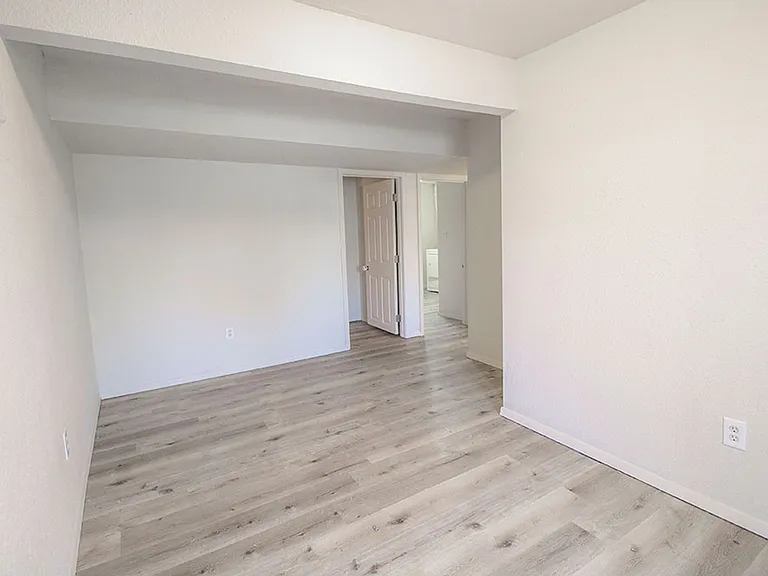 1005 W Ash St — Photo 19