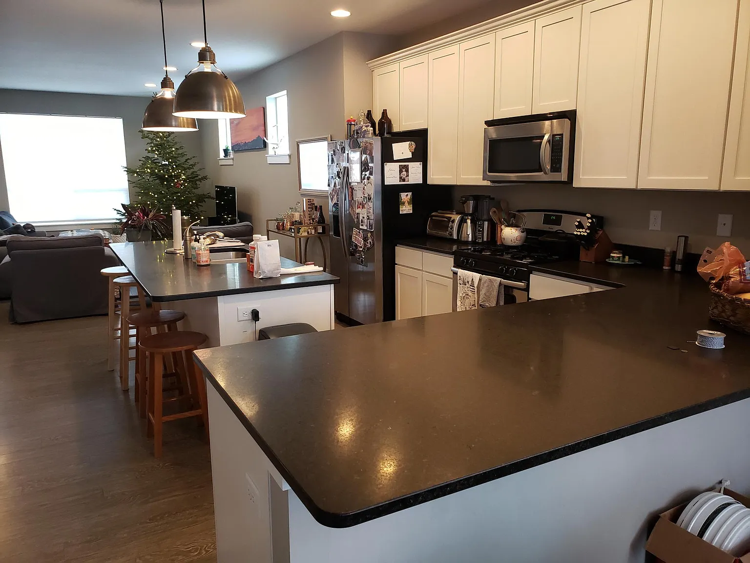 4 bed, 2.5 bath, 2356 sqft, $3,990 — Photo 3