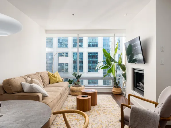 1111 Alberni St #2704, Vancouver, BC V6E 4V2