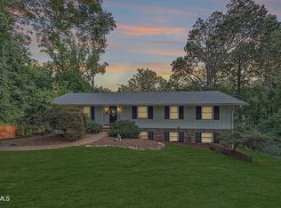 808 Cloudland Dr, Johnson City, TN 37601