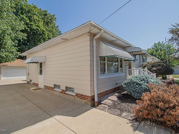 3rd image of 30105 Dorothy Dr