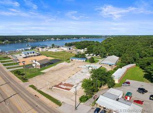 2320 S Main St, Grove, OK 74344