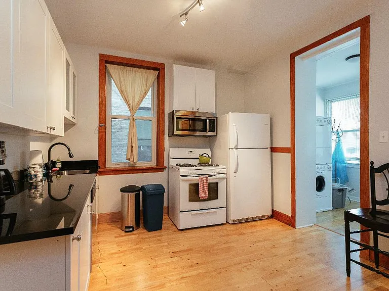 1318 W Cornelia Ave #2 — Photo 3