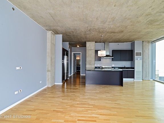 4th image of 600 N Fairbanks Ct Unit 3201