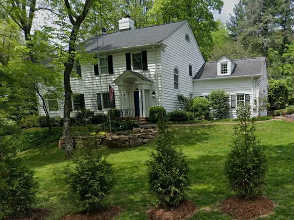 800 Fleetwood Dr, Lookout Mountain, TN 37350