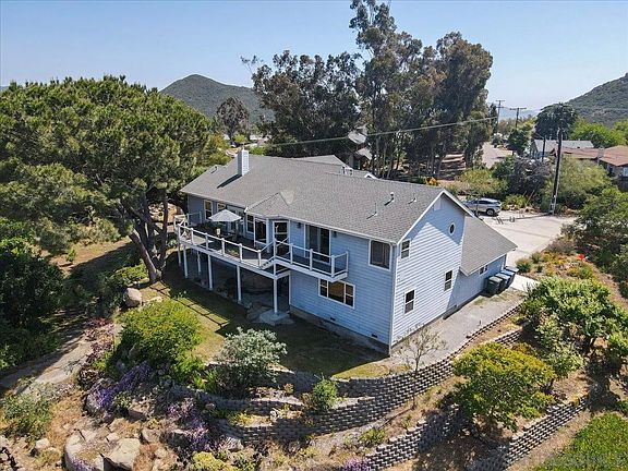 4th image of 2412 Eucalyptus Dr