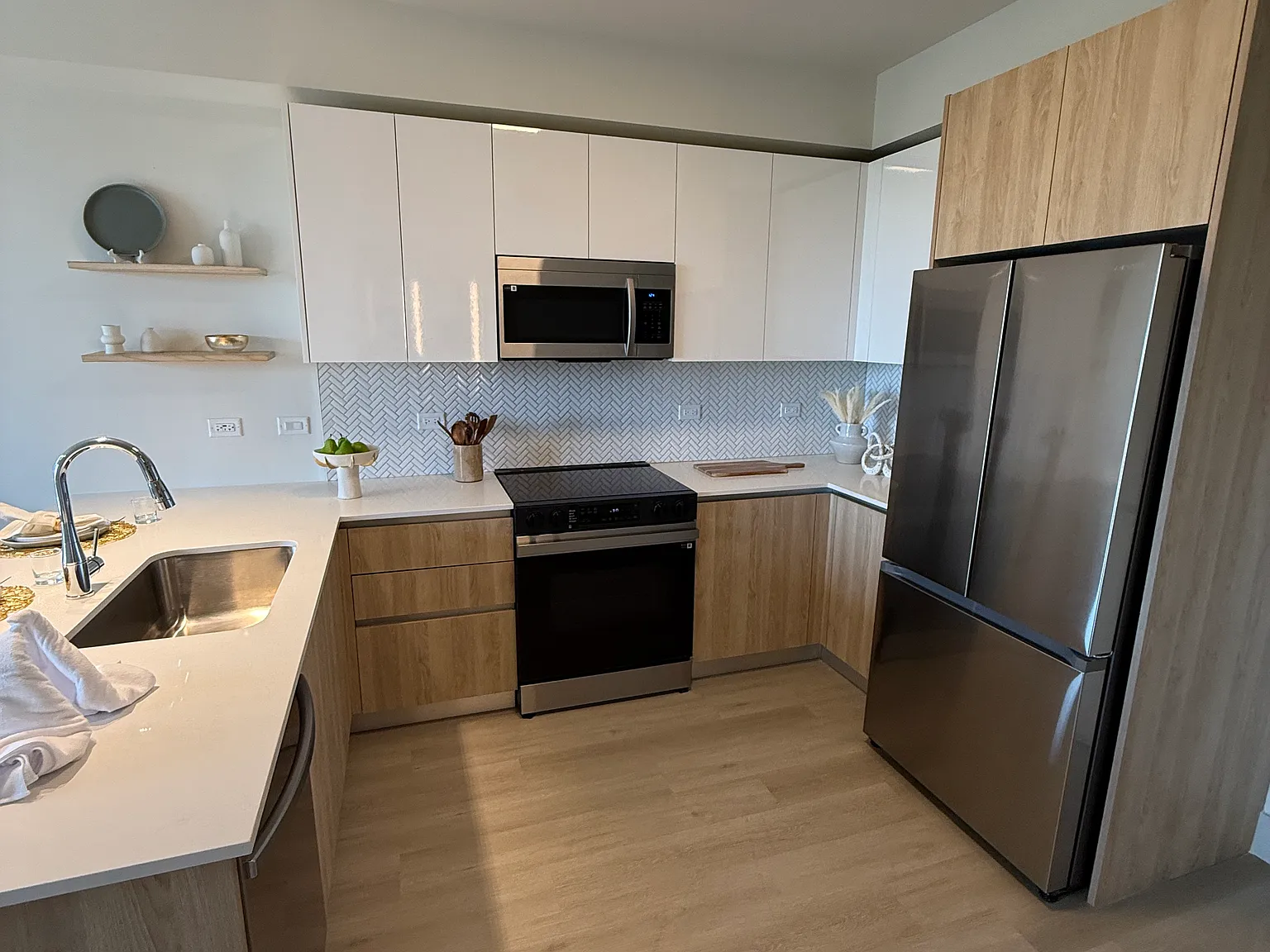 Studio, 552 sqft, $1,970 — Photo 2