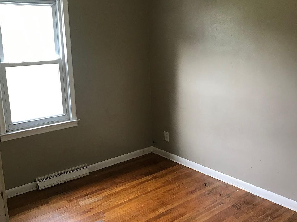 2nd image of 18641 Norborne St