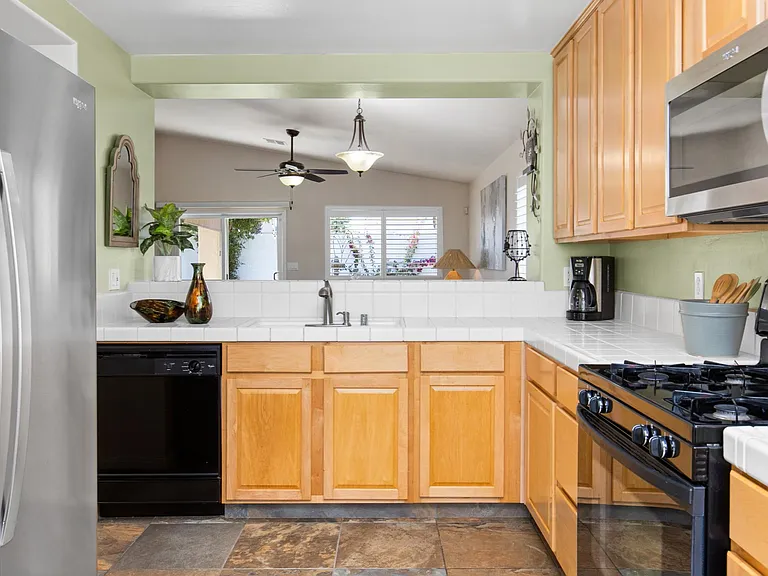 12112 Grecian Laurel Dr — Photo 10