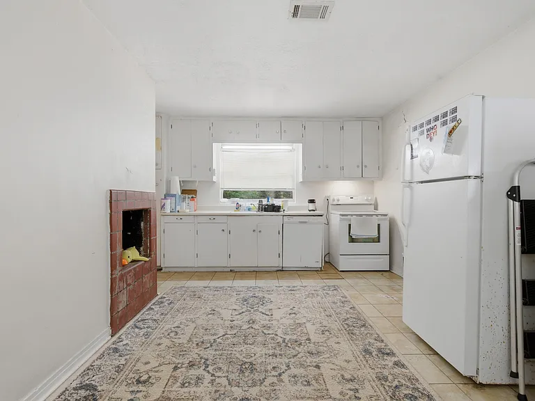 1734 W Tharpe St — Photo 11
