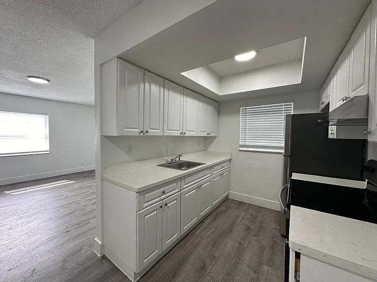 3616-3660 NE 11th Ave — Photo 30