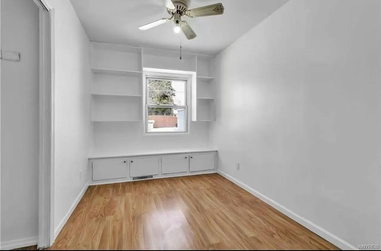 3 bed, 912 sqft, $1,900 — Photo 4