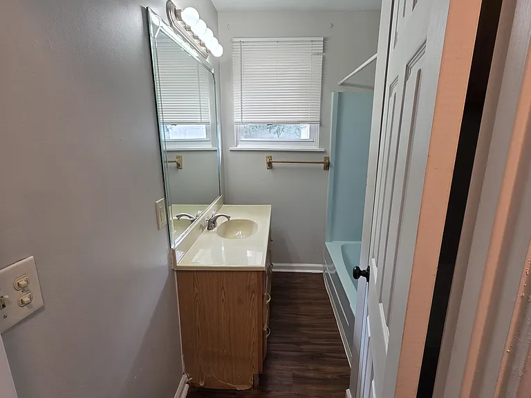 865 Louisville Hwy #B — Photo 16