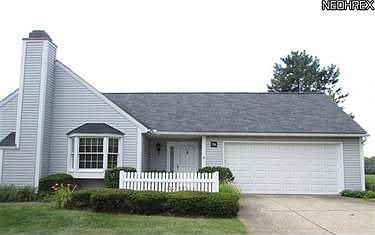 1st image of 916 Knollcrest Cir