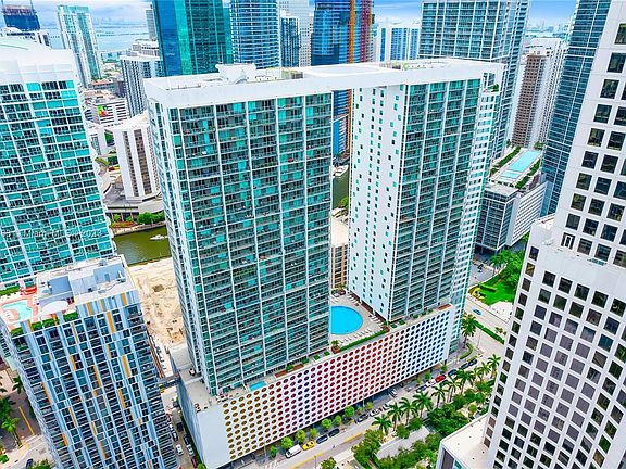 2nd image of 500 Brickell Ave #Penthouse 3