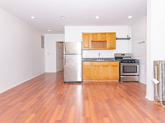 4th image of 560 Lincoln Pl #Hh