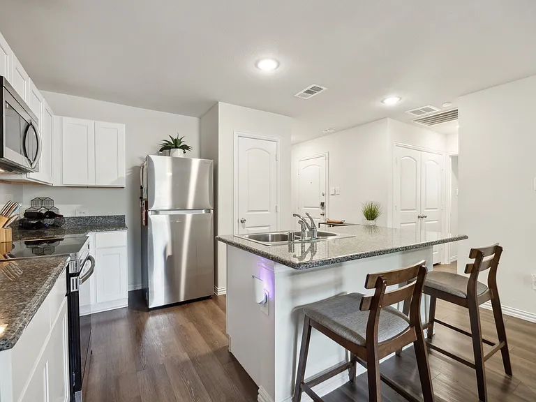 2326 Harding St — Photo 13
