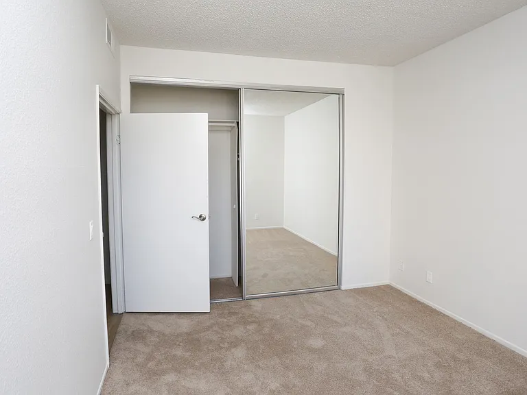 Lakeview — Photo 12