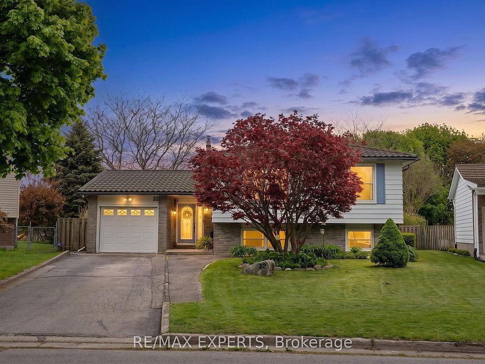 1st image of 32 Crestlynn Cres