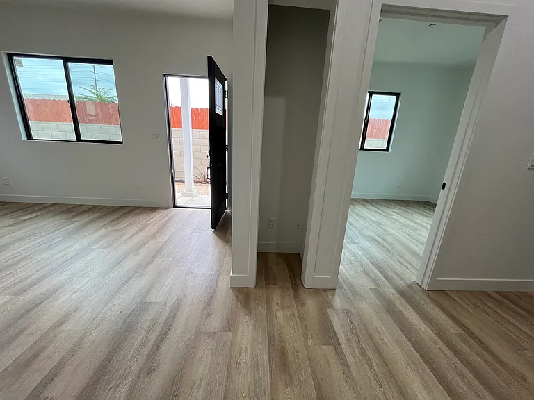 4417 Phelan Ave — Photo 14
